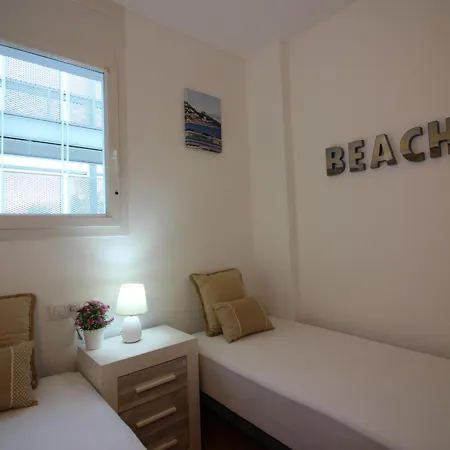 Luminoso Con Terraza Y Piscina Comunitaria En Santa Margarita, Cerca De La Playa. - Es-228-138