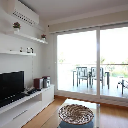 Luminoso Con Terraza Y Piscina Comunitaria En Santa Margarita, Cerca De La Playa. - Es-228-138 *